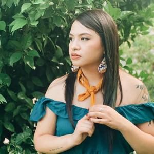 Meet your Posher, Alejandra